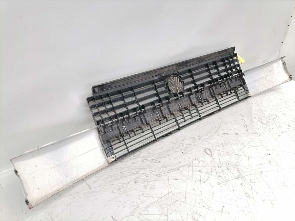 VW T4 original Kühlergrilll mit Träger Faceliftmodell ab 1/96 Kurzer Vorderwagen Bj.1997 VW T4 original Kühlergrilll mit Träger Faceliftmodell ab 1/96 Kurzer Vorderwagen Bj.1997